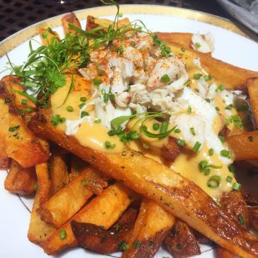 If you aren’t feeling up to the Raw Bar for brunch, check out some of the mouth-watering options on the menu for snacks. We were drooling over the Olde Bar Fries with crab, lobster butter, oyster stoudt & cheddar fondue. Other snacks include:
