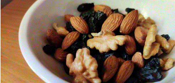   8 Foods to Eat While Gaming on the Go