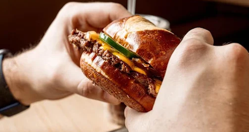 M2O Burgers & Salads Brings