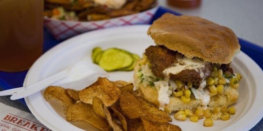  Philly's Fried Chicken & Sandwich Guide
