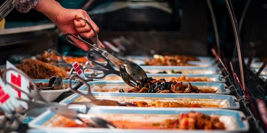 5 Essential Tips to Navigate Any Buffet