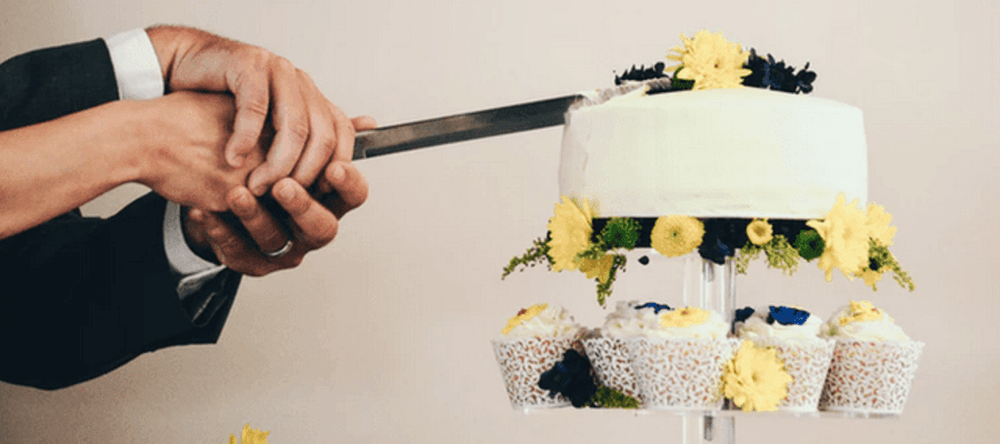What To Look For When Buying a Wedding Cake