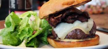 For most of of us we think we know how to grill the best burgers and then offer guests dryed pices of meat on buns. So here are some tips to serve up the juiciest, tastiest burgers with these couldn't-be-easier burger grilling tips.